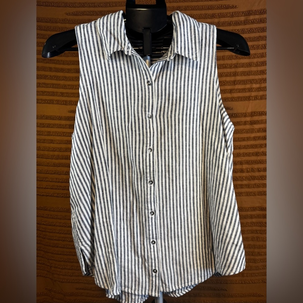 Splendid Striped Sleeveless Linen Blend Button Down Top - Small